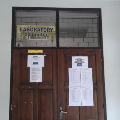 R Lab Komputer